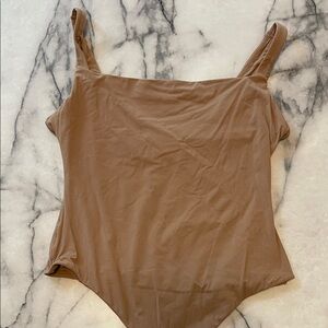 SKIMS fits everybody square neck bodysuit-M sienna